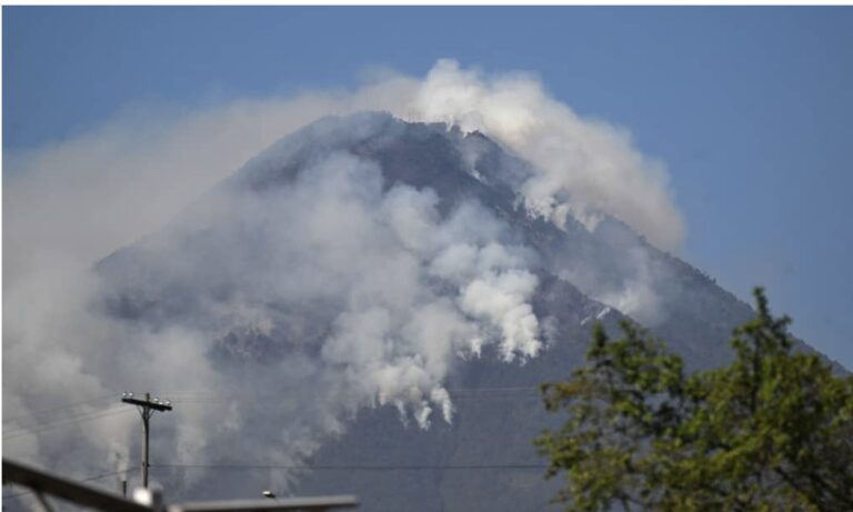 Guatemala | The flag of Guatemala, the center of the Indian Mayan culture and the volcanoes.